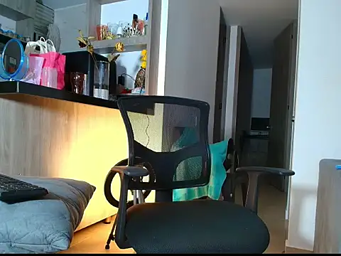 Laura_Cramz – Naživo XXX chat