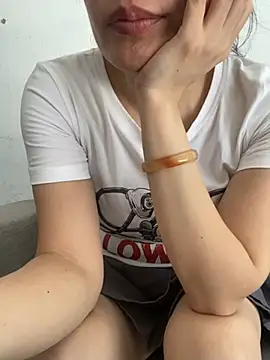 Ivy_Trix2's Live XXX Chat