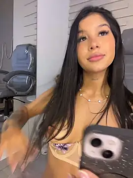 Aida_moreno Adlı Modelin Canlı XXX Sohbeti