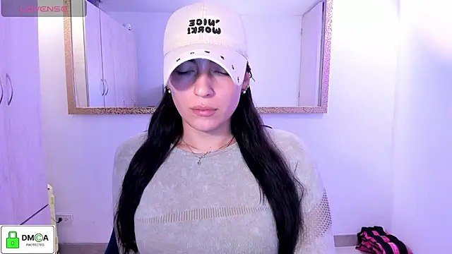 EricaVanderhill Adlı Modelin Canlı XXX Sohbeti