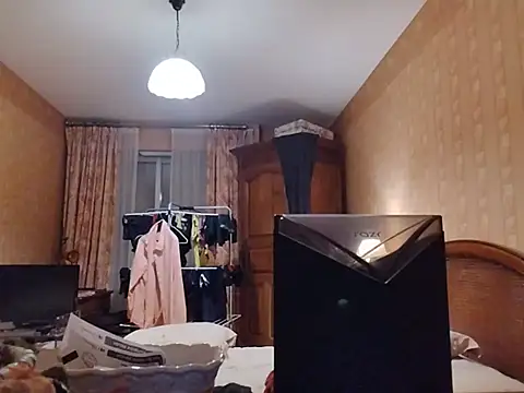 Chnrt élő XXX-chatje