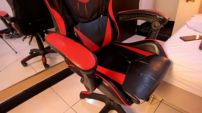 XXX chat uživo modela LeoDrake_