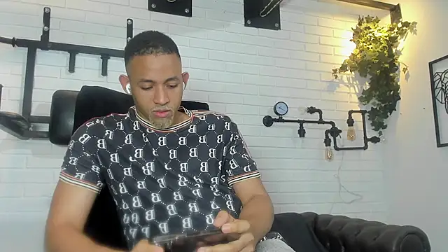 Czat XXX na żywo – B_Wild