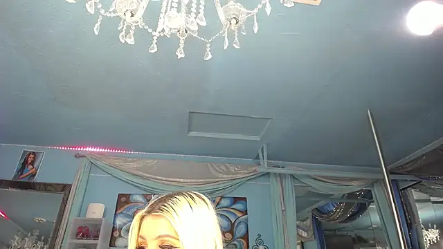 Chat XXX en directo de ADRIANNA_FOX