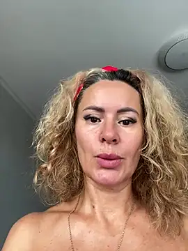 Tania201243 Chat XXX live