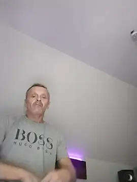 Show de INVISIBLEKUBA na webcam