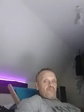 Pokazy przed kamerką – INVISIBLEKUBA