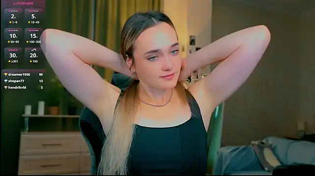 earthfantasyy's Live XXX Chat