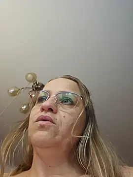 Chat XXX en directo de BLONDKICIA1