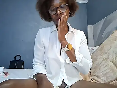 NaughtyCouga's Live XXX Chat