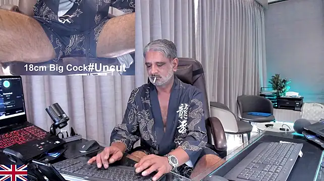 OnlineBossUK's Live XXX Chat