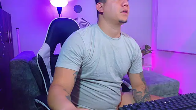 Chat XXX Live _robertobaggioo