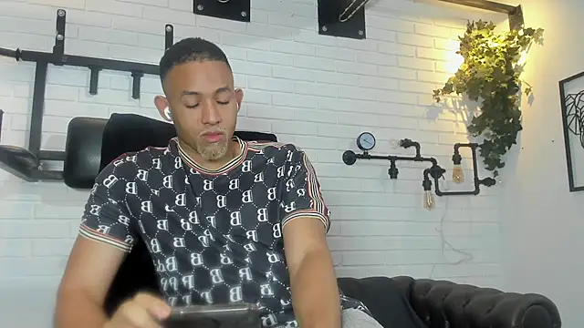 دردشة B_Wild الجنسية المباشرة