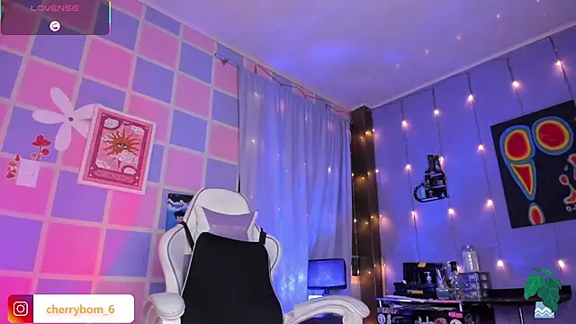 צ'אט XXX בשידור חי של cherrybom_