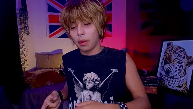 Aronn_44 Adlı Modelin Canlı XXX Sohbeti