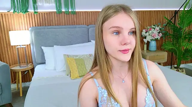 Lili_Lohan Adlı Modelin Canlı XXX Sohbeti