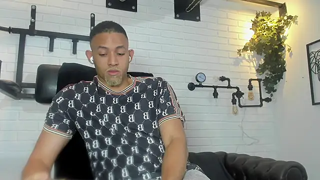 دردشة B_Wild الجنسية المباشرة