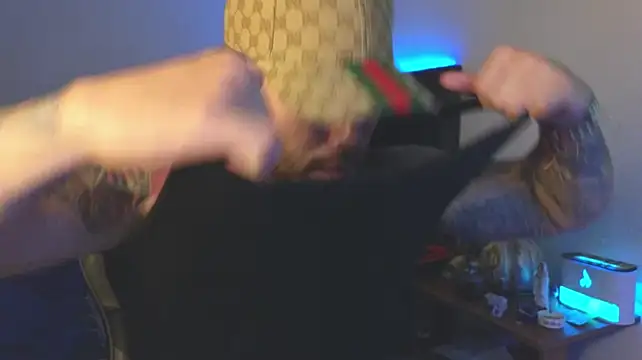 XXX chat uživo modela Ades_Lowe