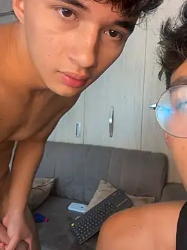 Chat +18 de BABYYcouple ao vivo