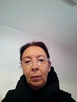 Chat +18 de Celine_Faer1 ao vivo