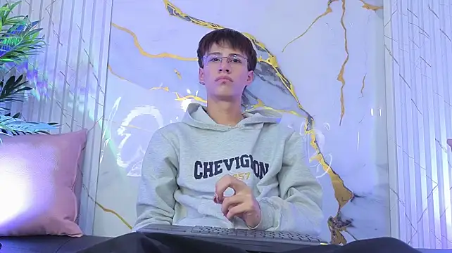 XXX chat uživo modela Davi_Tay