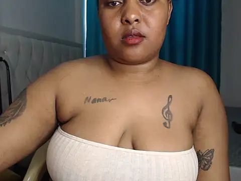 Mamacita_Boo Adlı Modelin Canlı XXX Sohbeti