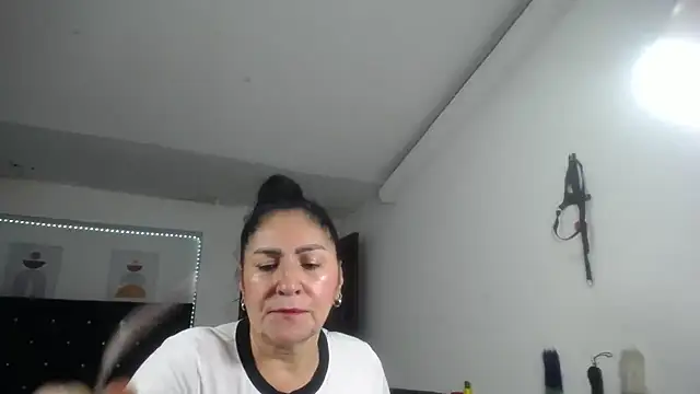 mature_bigboobs10 Adlı Modelin Canlı XXX Sohbeti