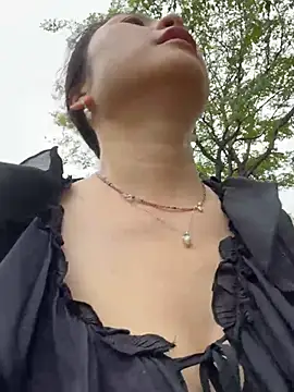 Iridessa-'s Live XXX Chat
