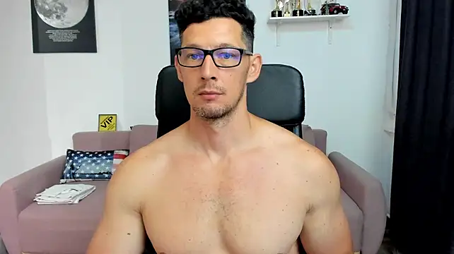 BrutusK08 Adlı Modelin Canlı XXX Sohbeti