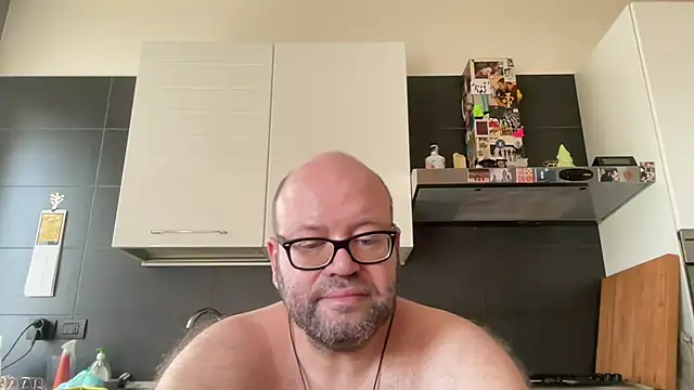 theitalianbear Chat XXX in diretta