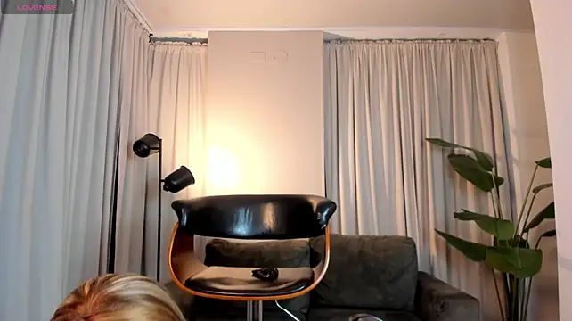 XXX chat uživo modela Akame_s