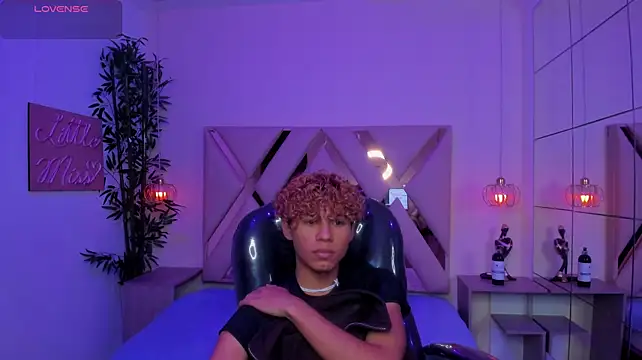 Anyelo_Twink's Live XXX Chat