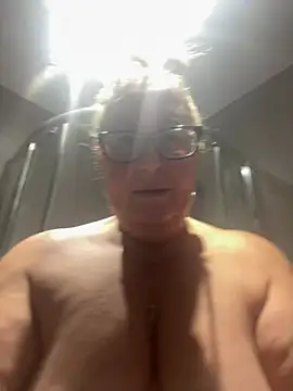 Chat +18 de MoistCurveyChanel ao vivo
