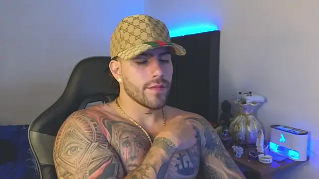 Ades_Lowe élő XXX-chatje
