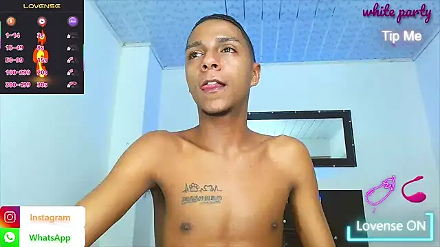 hotboyluxe Adlı Modelin Canlı XXX Sohbeti