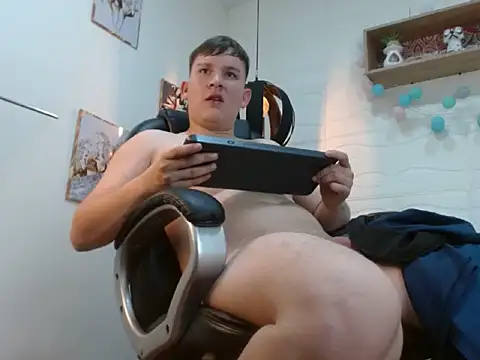 Chat +18 de damian_miller7 ao vivo