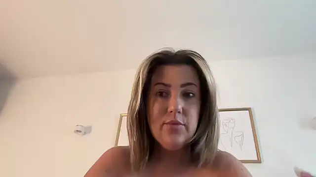 Chatroom XXX en direct de MsBelleWarick