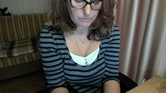 lauraoven live XXX chat