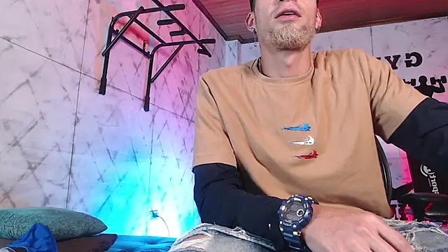 DrakeNeumann live XXX chat