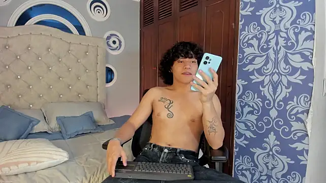 adrian_black86306 Live XXX-Chat
