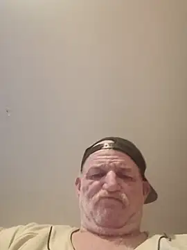 Rootpass222's Live XXX Chat