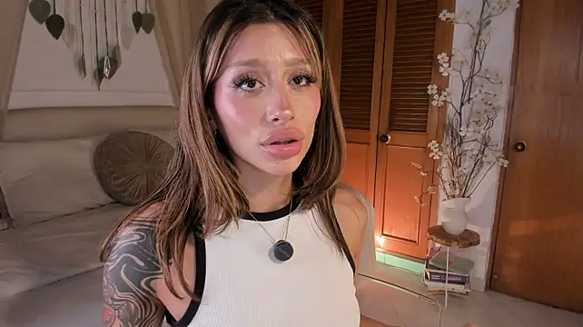 ConnieDeep Adlı Modelin Canlı XXX Sohbeti