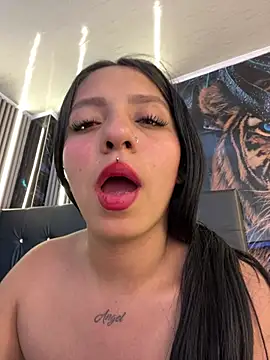 CarolaySweet 即時 XXX 聊天