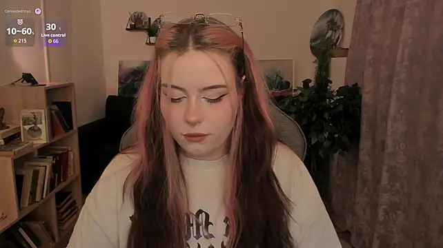 צ'אט XXX בשידור חי של CoraMiel