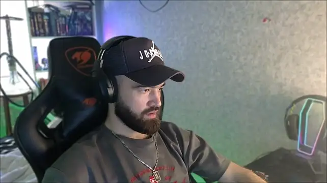 XXX chat uživo modela _Serious_Man