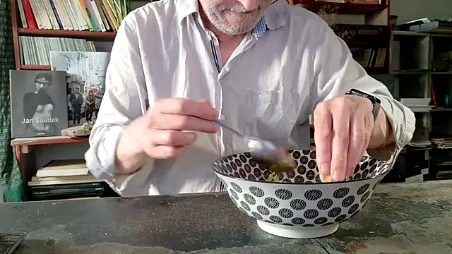 צ'אט XXX בשידור חי של yvanbonar