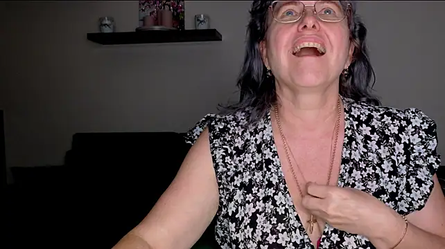 JoannaAndNeighbour live XXX chat