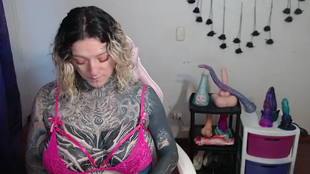 SLOPPYTITSS' Live XXX Chat