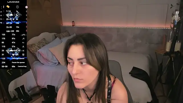 KylieMellow Chat XXX live
