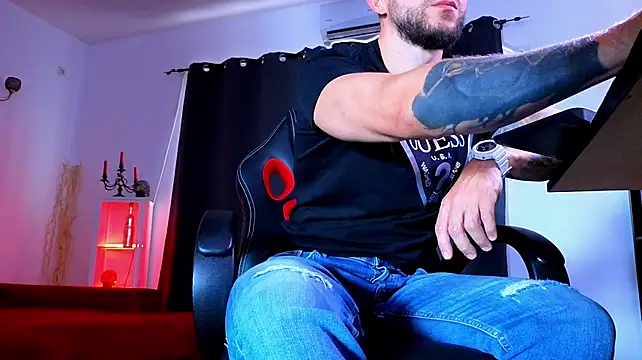 MightyAaron66's Live XXX Chat